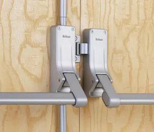 Town Center Locksmith Shop Chicago, IL 312-288-7589 - 8-Push-Bars